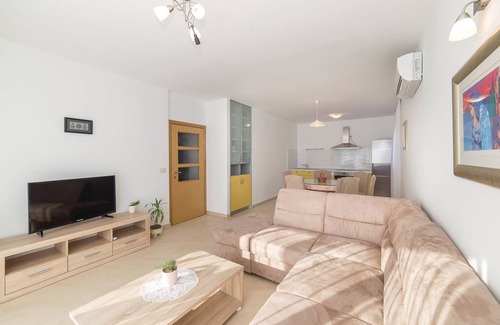 Kastel Sucurac Casa | Villa Josipa- gran piscina privada climatizada y barbacoa y estacionamiento