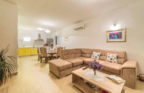 Kastel Sucurac Casa | Villa Josipa- gran piscina privada climatizada y barbacoa y estacionamiento