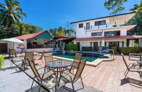 El Cerro Villa | Villa Junior # 1 w/ Pool & Kitchen – Minutes from Manuel Antonio Beach
