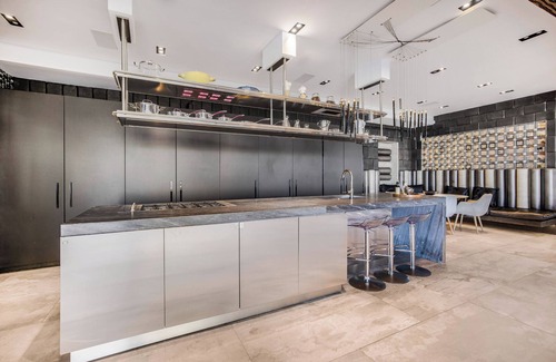Hollywood Hills West Casa | Villa Kaleida - Sleek Modern Sunset Villa with Eclectic Style & Infinity Pool