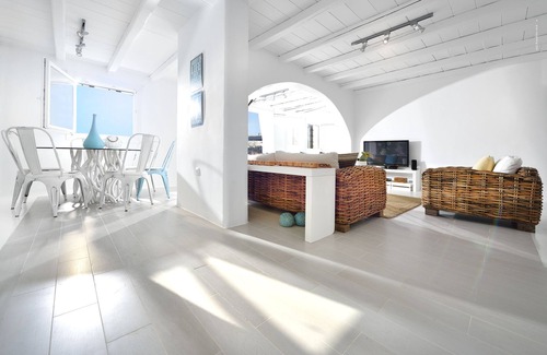 Kanalia Villa | Villa Kanalia, vista a la pequeña Venecia, amplia y luminosa piscina con vista al mar