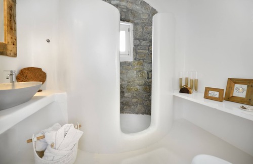 Kanalia Villa | Villa Kanalia, vista a la pequeña Venecia, amplia y luminosa piscina con vista al mar