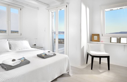Kanalia Villa | Villa Kanalia, vista a la pequeña Venecia, amplia y luminosa piscina con vista al mar