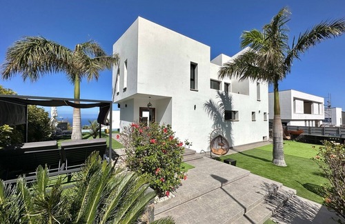 Santa Ursula Apartamento | Villa Karina by The Ocean Rentals