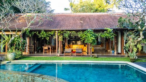 Kutuh Kaja Villa | Villa Kayu Ubud by OriVista