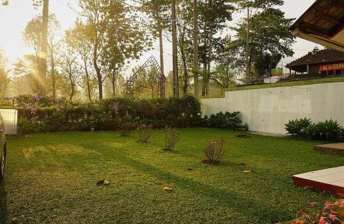 Ciloto Villa | Villa Kebun Teh, 4 Kamar, Kolam, Billiard