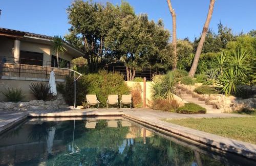 Roquefort-les-Pins Apartamento | Villa l’Ensoleillée