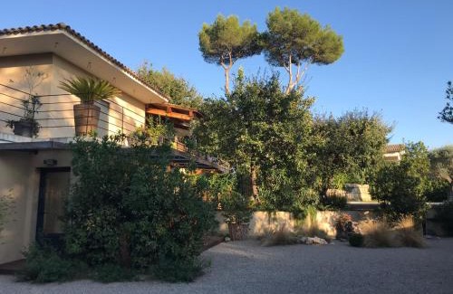 Roquefort-les-Pins Apartamento | Villa l’Ensoleillée