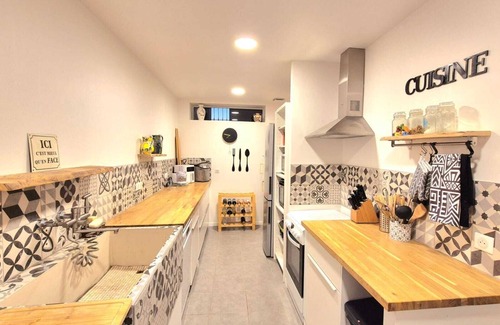 Alleins Casa | Villa L'Estef with SWIMMING POOL: View, relaxation, games in the heart of the village!