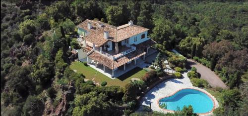 St. Jean de l’Esterel Casa | VILLA L'ESTEREL AVEC PISCINE VUE MER -MANDELIEU 06210- 6 Pers