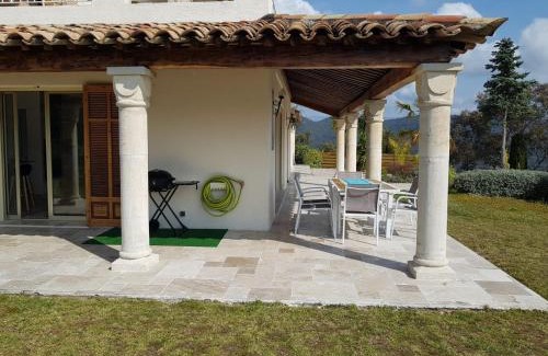 St. Jean de l’Esterel Casa | VILLA L'ESTEREL AVEC PISCINE VUE MER -MANDELIEU 06210- 6 Pers