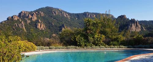St. Jean de l’Esterel Casa | VILLA L'ESTEREL AVEC PISCINE VUE MER -MANDELIEU 06210- 6 Pers