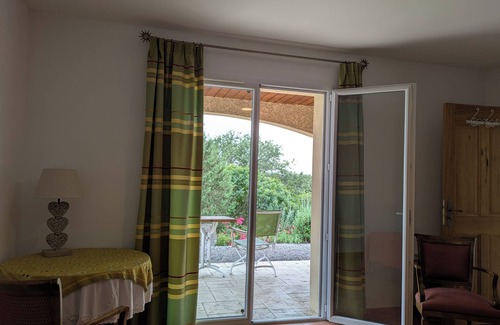 Joyeuse Villa | Villa con piscina privada y jacuzzi en el sur de Ardèche!