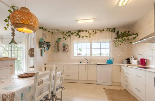 Vora-Sitges Villa | Villa 'La Bohemia' with Mountain View, Wi-Fi and Air Conditioning