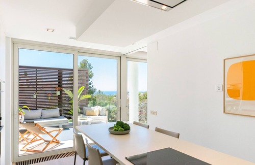 Quint Mar Villa | Villa la Cascade - Villa de estilo moderno situada en Sitges con vistas al mar y piscina privada