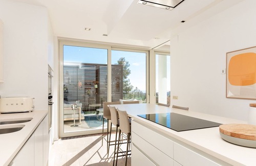 Quint Mar Villa | Villa la Cascade - Villa de estilo moderno situada en Sitges con vistas al mar y piscina privada