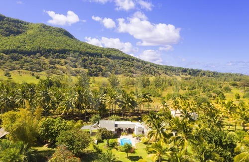 Le Morne Brabant Villa | Villa La Cocoteraie, con piscina en un hermoso jardín, wifi
