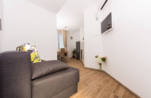 Veliki Drvenik Apartamento | Villa LA - Comfort One-Bedroom Apartment with Terrace and Sea View