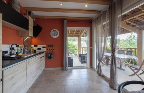 Payzac Villa | Villa 'La Fenière' con piscina compartida, Wi-Fi y aire acondicionado