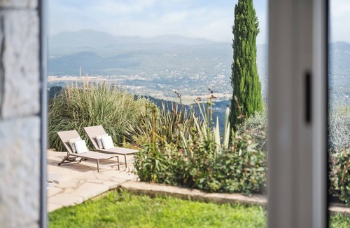 Seillans Villa | Villa La Genestière - family oasis and golfer's dream with infinity pool