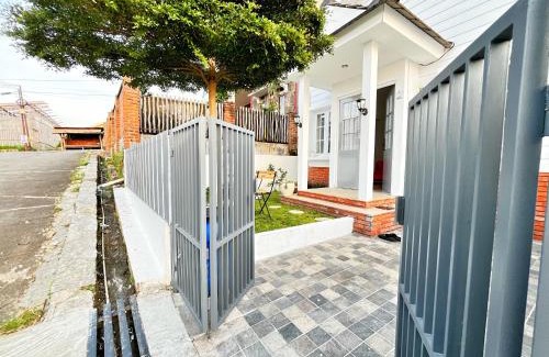 Parongpong Casa | Villa LA Lembang Retreat - Bed & Breakfast