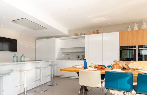 Quint Mar Villa | Villa La Palmera con impresionantes puestas de sol y piscina privada, A / C, gimnasio, zona de juegos para niños