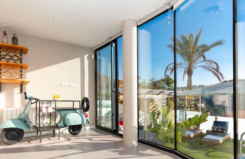 Quint Mar Villa | Villa La Palmera con impresionantes puestas de sol y piscina privada, A / C, gimnasio, zona de juegos para niños