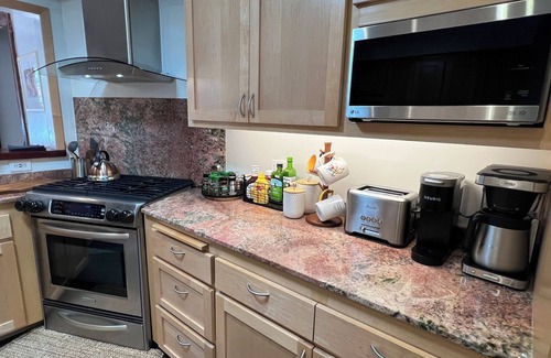 Woodland Hills Casa | Villa La Reforma - Newly Designed 4BR House with Pool & Garden in Los Angeles