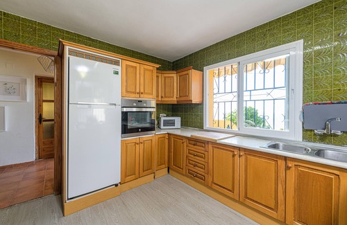 Benalmadena Villa | VILLA LA TUNA - Preciosa villa con piscina privada, vistas al mar y WiFi gratis.