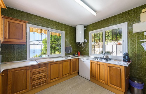 Benalmadena Villa | VILLA LA TUNA - Preciosa villa con piscina privada, vistas al mar y WiFi gratis.