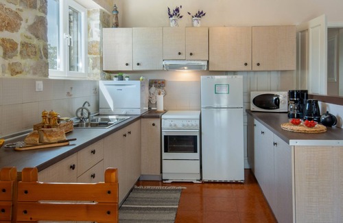 Vlachopoulatika Casa | Villa Labovitsa: A/C, sunny terraces, Wi-Fi, sleeps 4