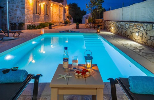 Vlachopoulatika Casa | Villa Labovitsa: A/C, sunny terraces, Wi-Fi, sleeps 4
