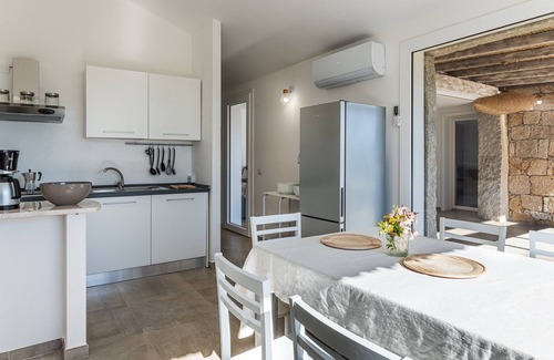 Castiadas Villa | Villa 'Laccus 6' con vistas al mar, Wi-Fi y aire acondicionado