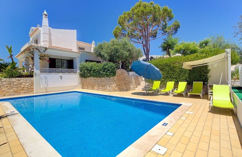 Vale de Parra Villa | Villa Ladeira con piscina privada, vista al mar, aire acondicionado, wifi gratuito, televisión vía satélite