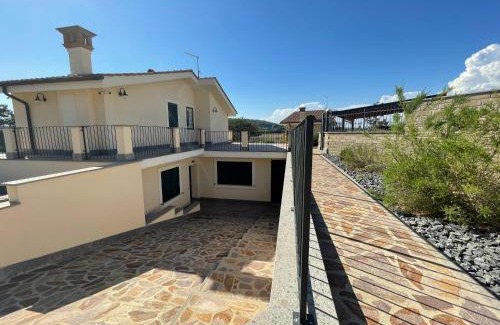 Trevignano Romano Casa | VILLA "Lago Blu" vista lago di Bracciano, con vasca idromassaggio esterna