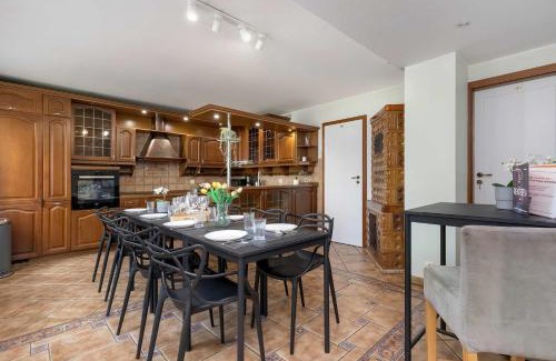 Karlikowo Casa | Villa Lana 6 bedrooms with Parking and Terrace near the Beach in Sopot by Noclegi Renters