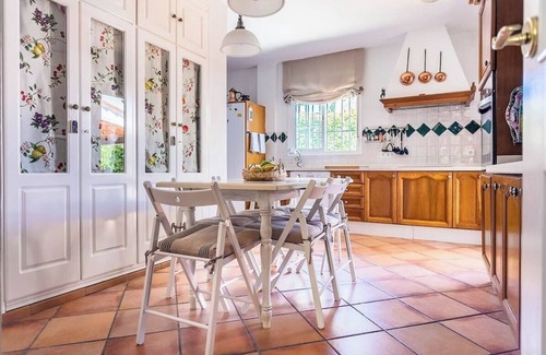 Mairena del Aljarafe Villa | VILLA las Tinajas , con encanto Andaluz a 15 minutos de la Giralda, con piscina