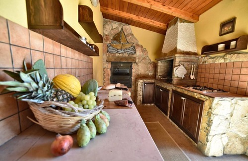 Santa Maria del Focallo Villa | Elegante Villa a 300 Metros del mar