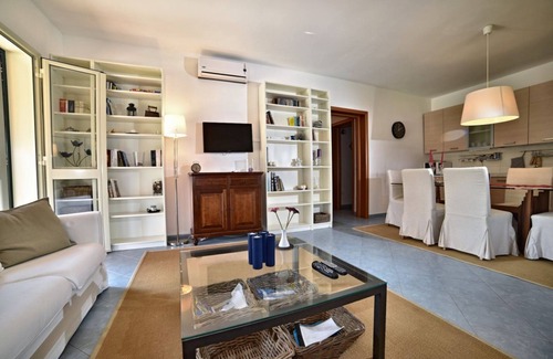 Santa Maria del Focallo Villa | Elegante Villa a 300 Metros del mar