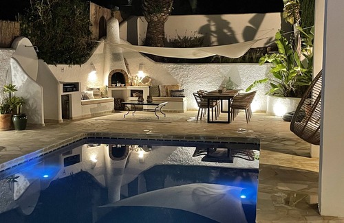 Mar Azul Villa | Villa a 300 metros de la playa, espléndidas vistas al mar y piscina climatizada.
