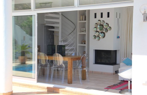 Mar Azul Villa | Villa a 300 metros de la playa, espléndidas vistas al mar y piscina climatizada.
