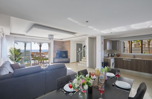 Ayia Thekla Villa | Villa Lenia, impresionante villa frente al mar 3BDR con piscina, cerca de la playa