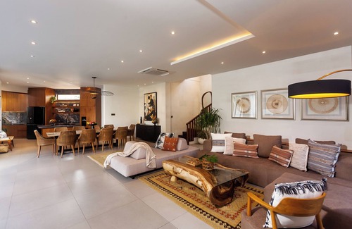 Seminyak Villa | Villa Lenu Seminyak 5bed Villa across from beach and next to shops restaurants