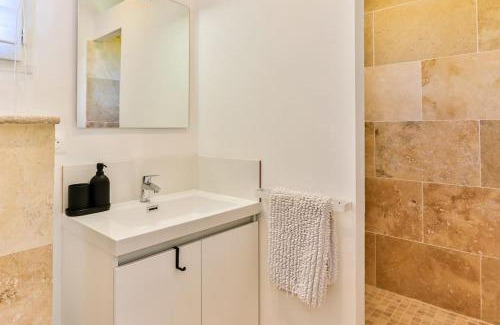 Saint-Etienne-du-Gres Casa | Villa les Coccinelles