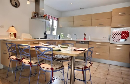 La Couarde-sur-Mer Casa | Villa 'Les Oyats' with Shared Terrace, Private Garden and Wi-Fi