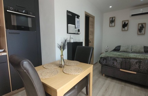 Besse-sur-Issole Villa | Villa Les Palmiers Logement sur Besse sur Issole-- 2 Lits 4 Voyageurs
