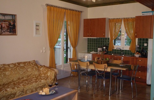 Kariotai Villa | Villa Levantes, villas cerca de playas, tiendas, panaderías, restaurantes y cafeterías.