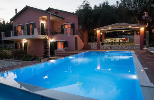 Kariotai Villa | Villa Levantes, villas cerca de playas, tiendas, panaderías, restaurantes y cafeterías.