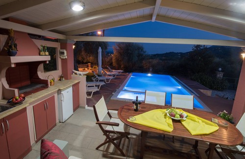 Kariotai Villa | Villa Levantes, villas cerca de playas, tiendas, panaderías, restaurantes y cafeterías.