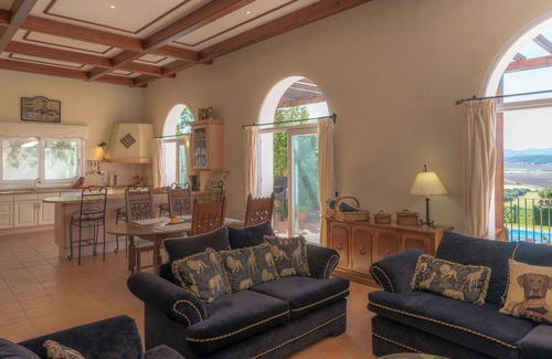 Benalup-Casas Vieja Casa | Villa Lino con vistas a la montaña, piscina, jardín y Wi-Fi